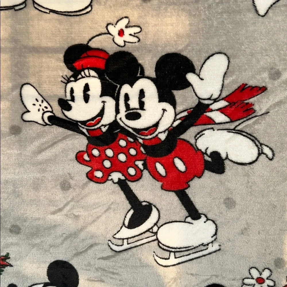 Disney Mickey and Minnie Festive Blanket - Gray, Red, and Green
